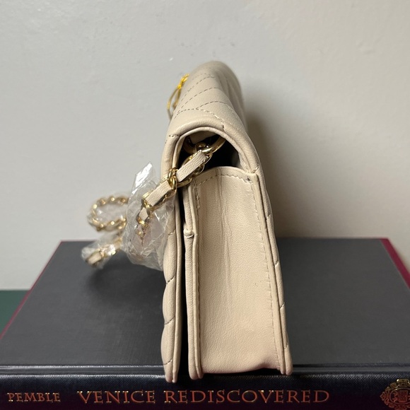 NWT BEBE Sophia Beige Quilted Crossbody City Bag w Gold Chain Strap Y2K 90s 00s - Picture 4 of 12